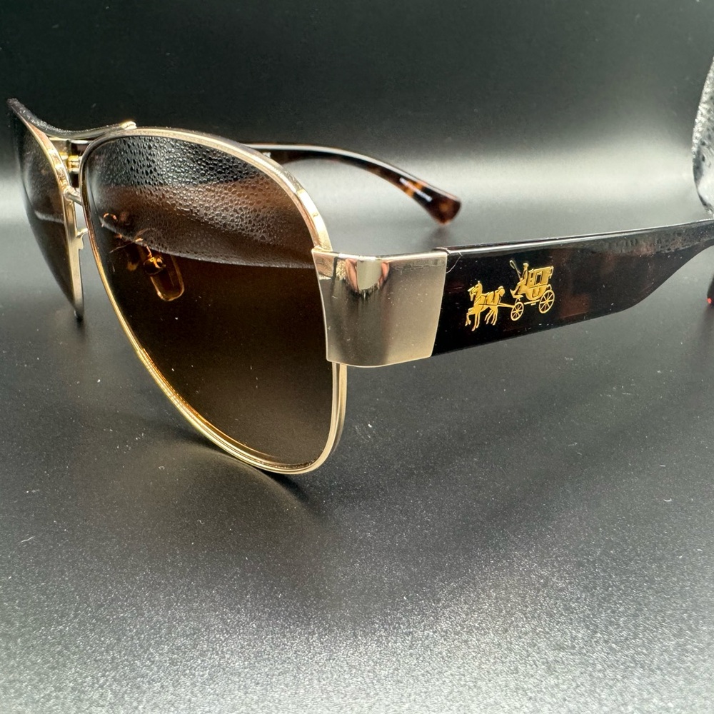 Authentic Coach Aviator Sunglasses
HC 7049 (L944 Olivia) - Picture 5 of 6